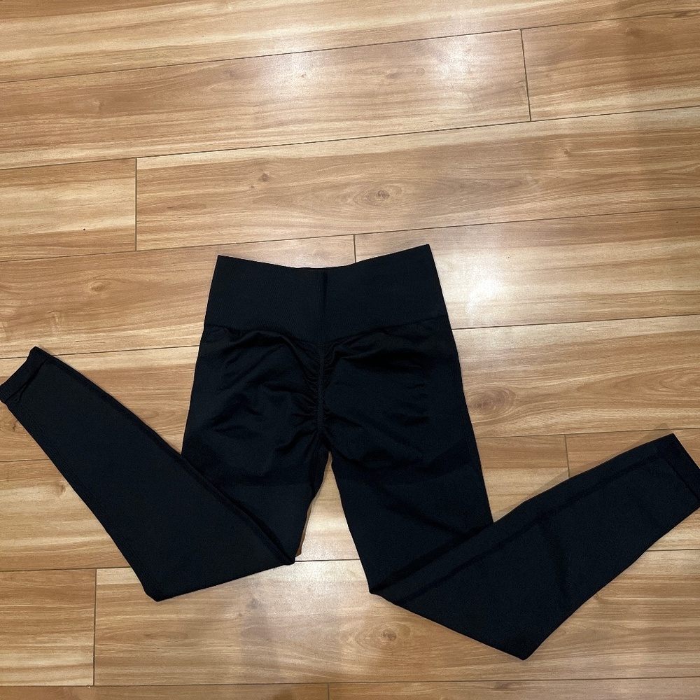 Compression leggings💜🖤 - Picture 2 of 3